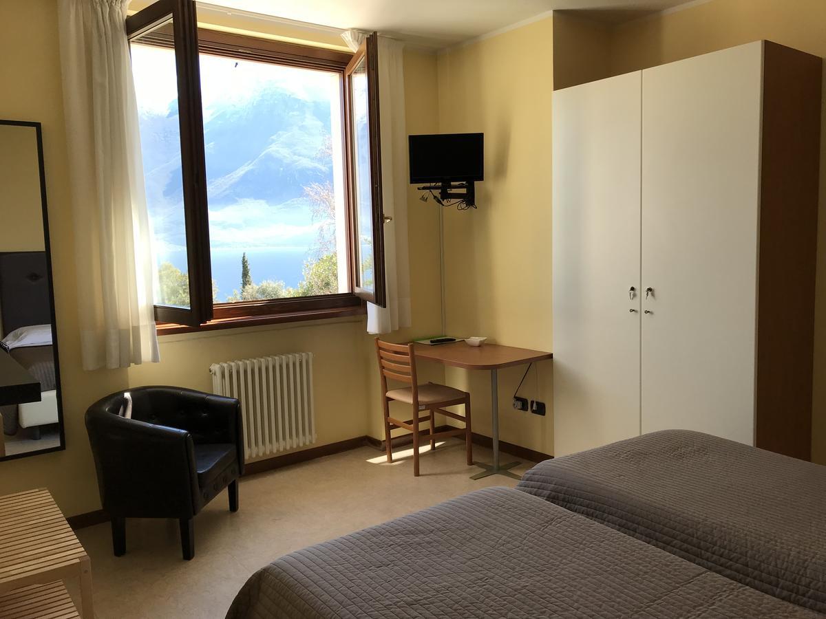 Casa Albergo Sorriso (Adults Only) Лимоне сул Гарда Екстериор снимка